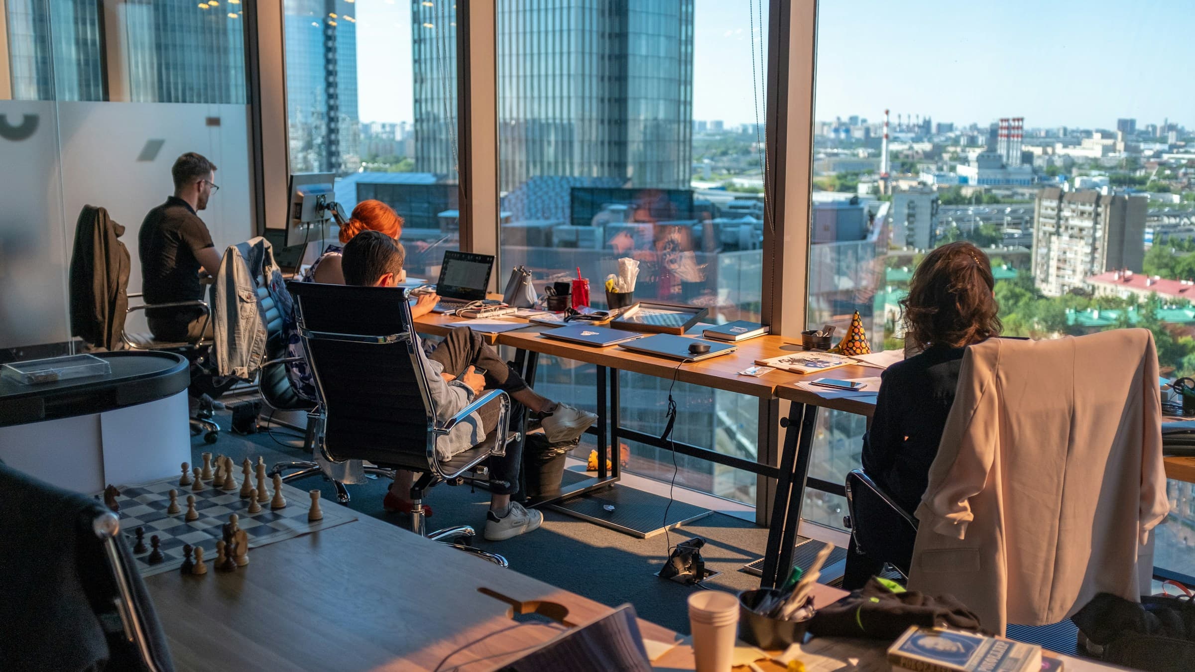 Deckwise Team collaboration scene